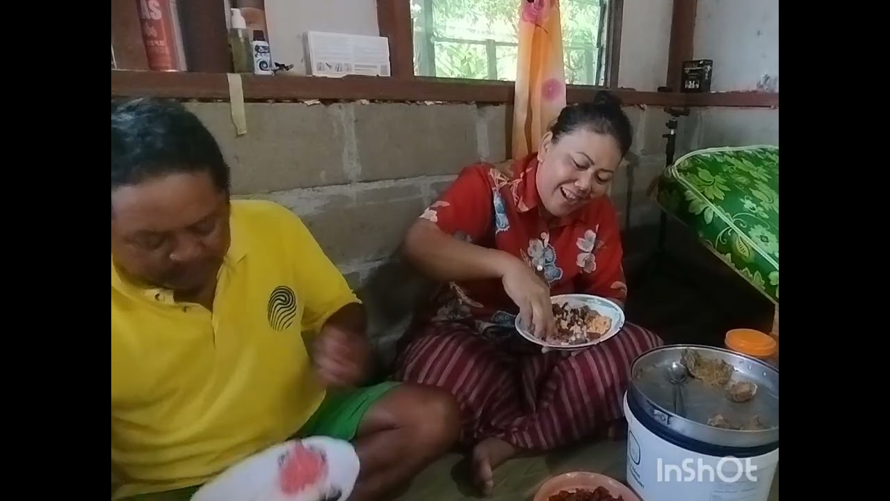 Bar hujan mangan enak sambel tirong, sambel Goreng Tempe mantap sekali 😋