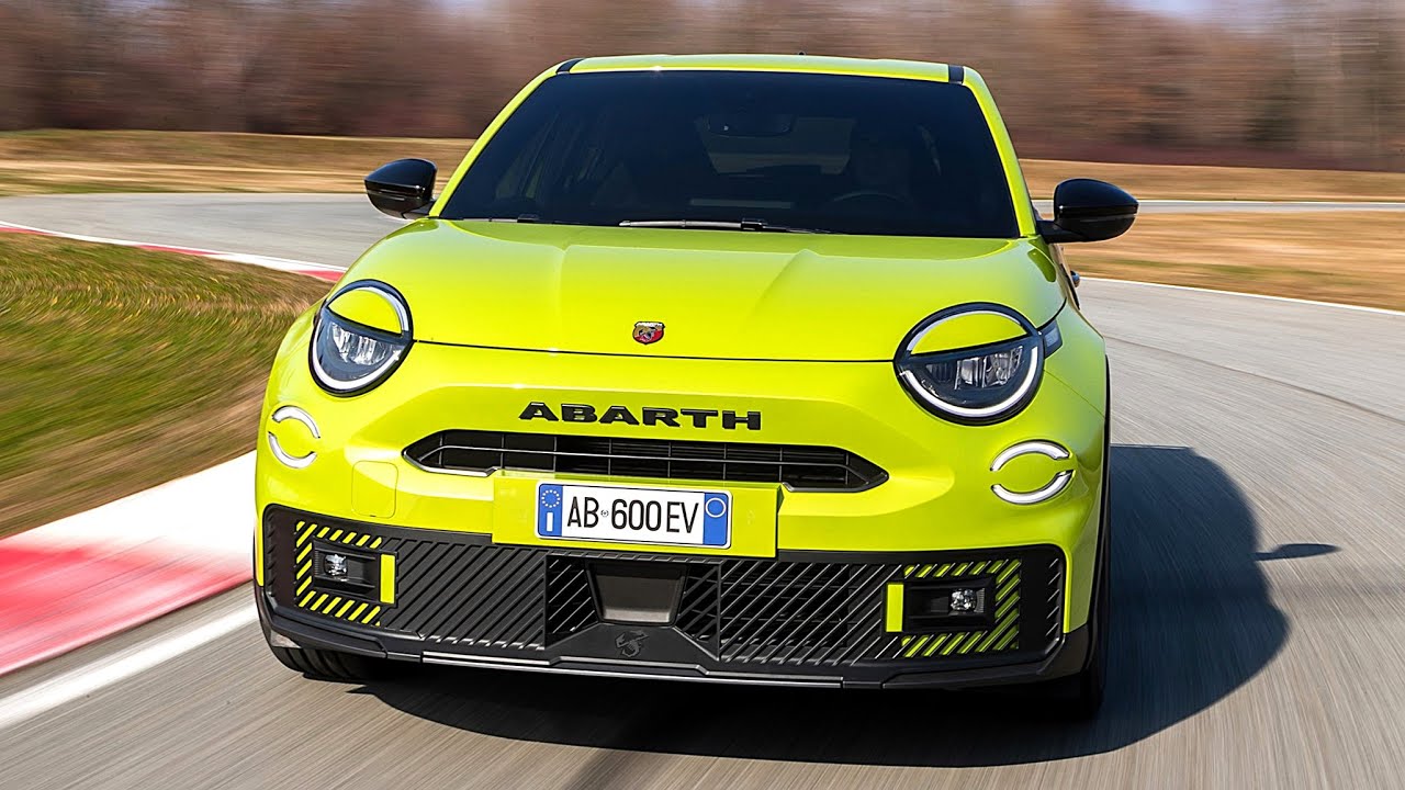 Новый Fiat 600e Abarth Turismo 2025 года — высокопроизводительный кроссовер SUV