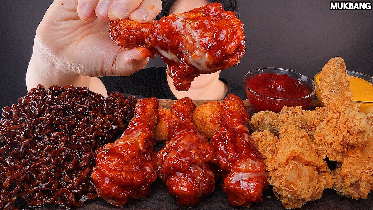 острая жареная курица и лапша Spicy Fried Chicken & Black Bean Noodles EATING ASMR MUKBANG