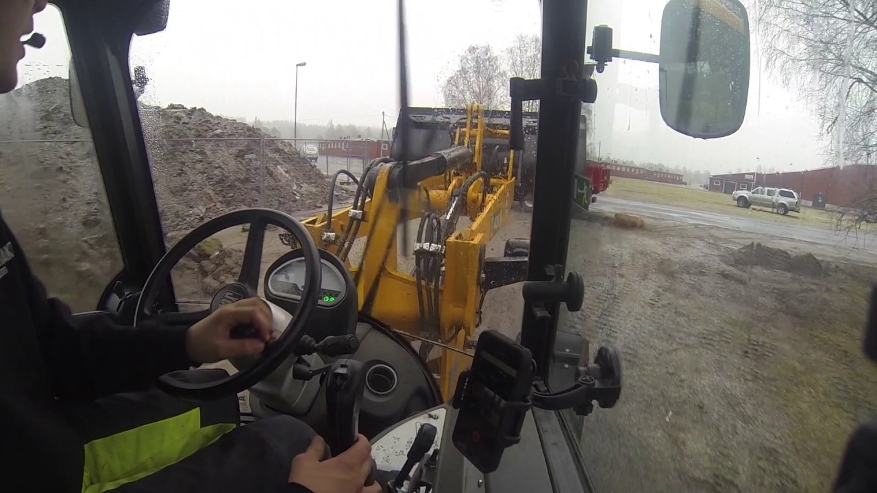 JCB 406 Loading dirt