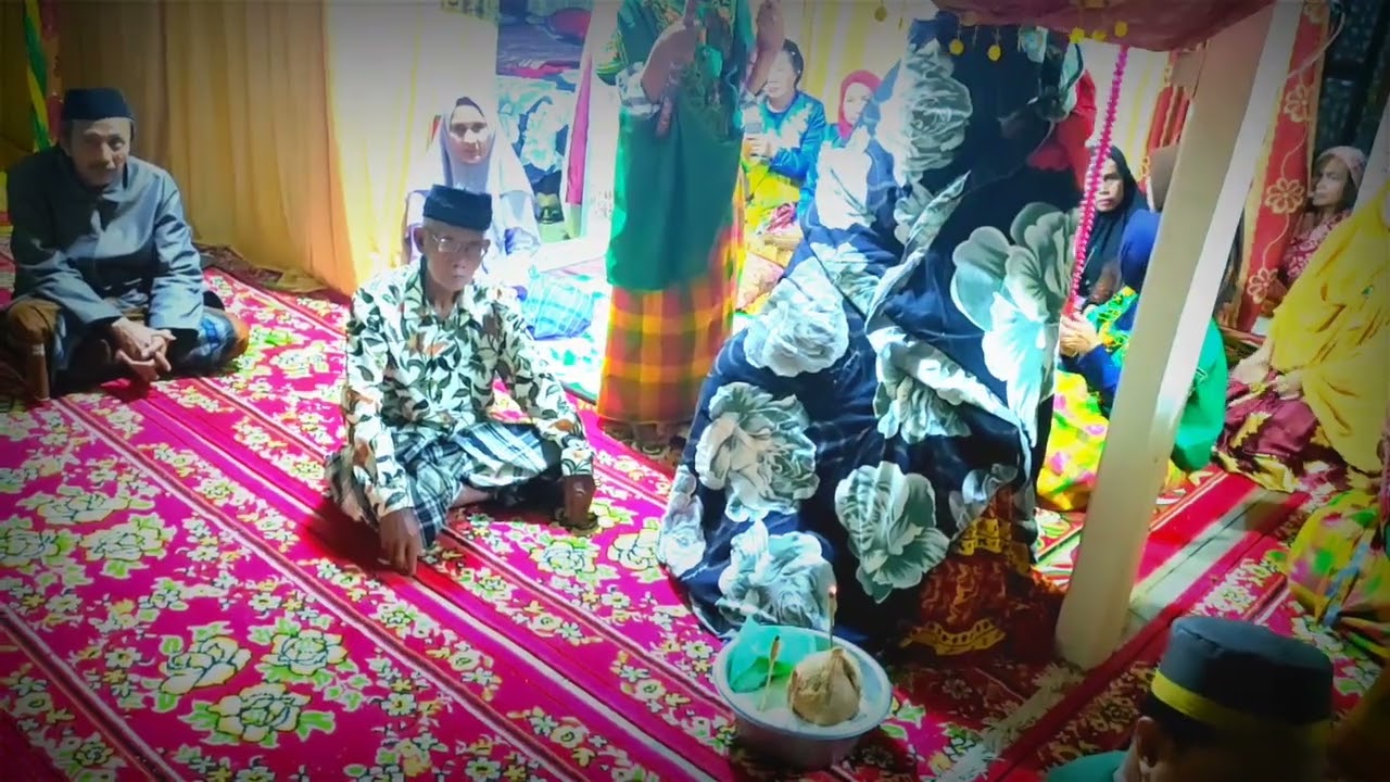 Bikin Haru Ritual A'Barumbung Di Tanralili di iringi gendang Adat Maros