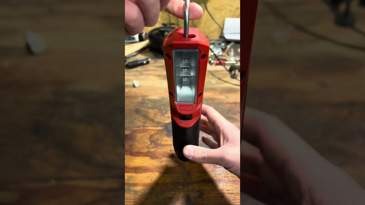 M12 Milwaukee Stick Light — лучший магазинный фонарь 