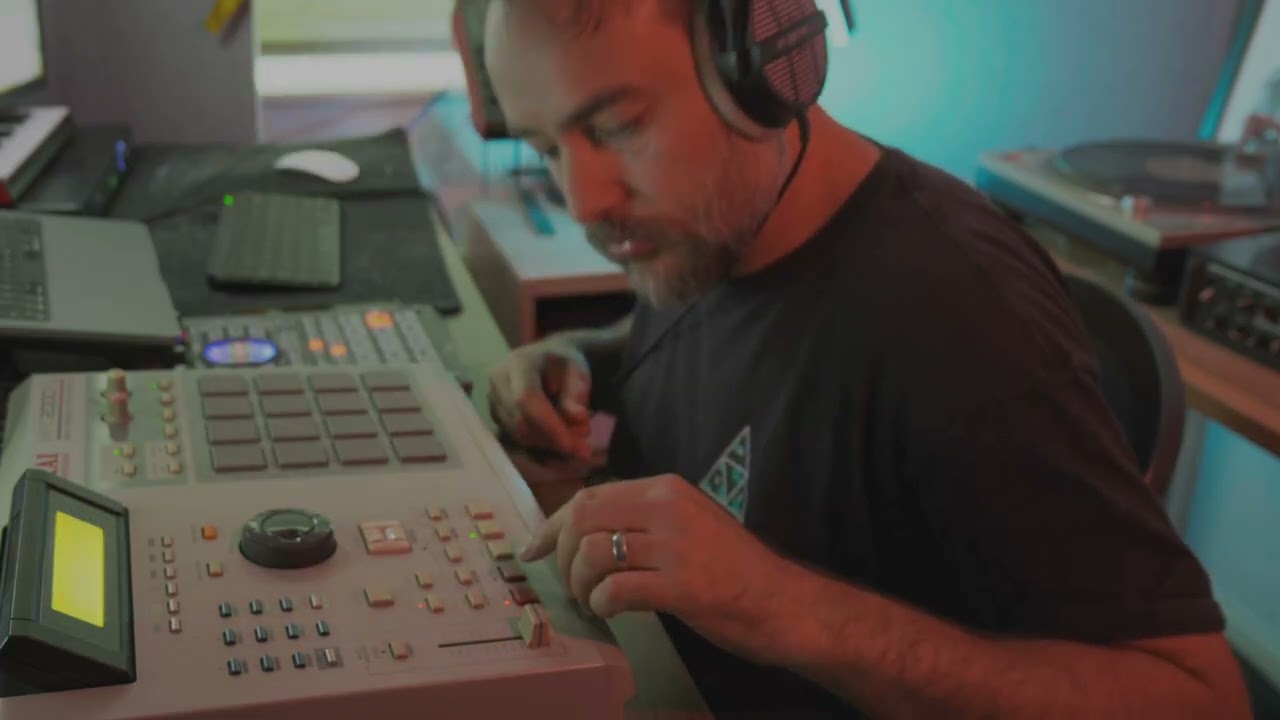 MPC2000xl Beat Making - July Cookup - Classic 90s Boom Bap Vinyl Sampling, chopping & SP404SX FX