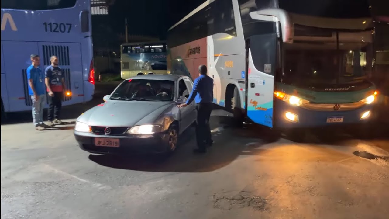 Batida Entre Ônibus e Carro na Rodoviária de Taguatinga ￼ao vivo #live #bus 