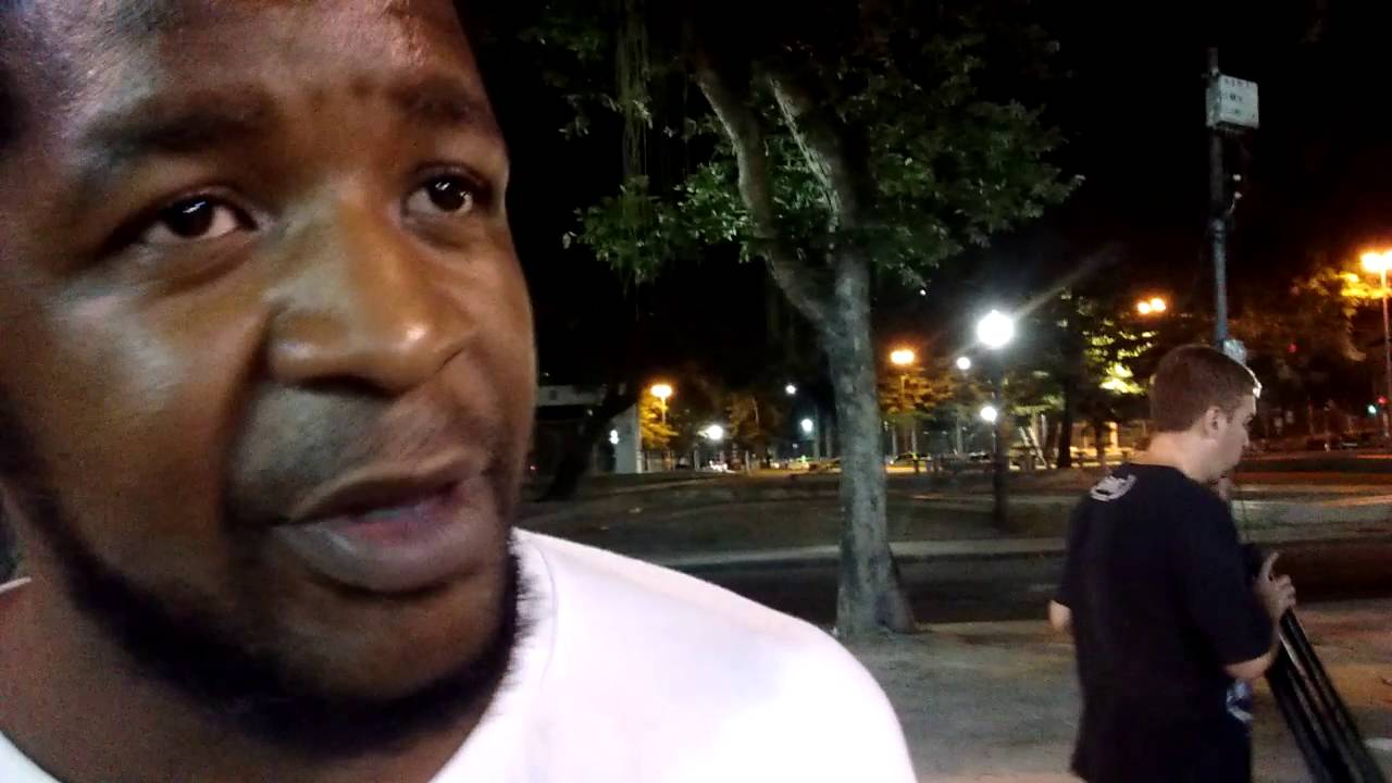 DOM NEGRONE EXPLICA O DIA EM QUE UM MENOR DEU AULA DE HUMILDADE NA RODA CULTURAL DA GLÓRIA