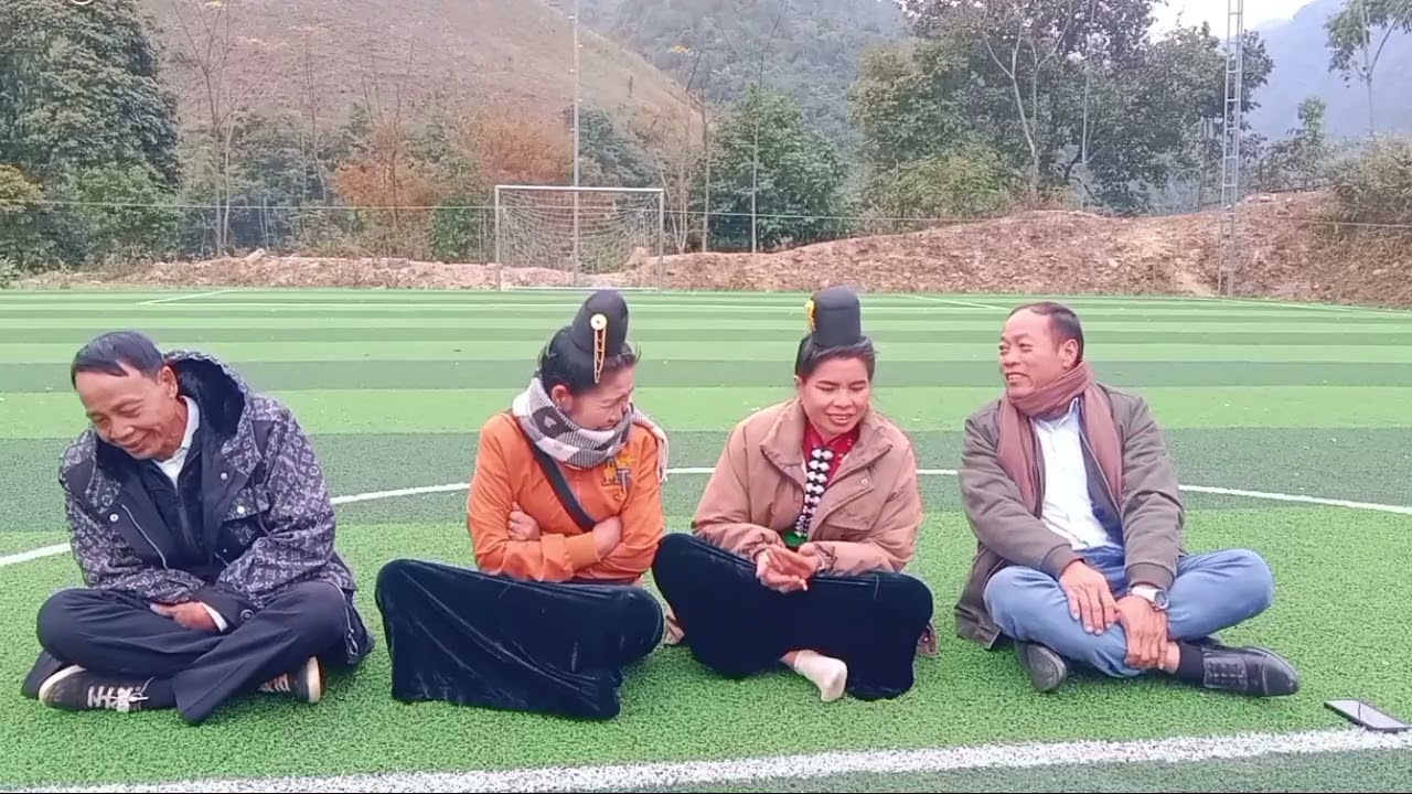 bốn nghệ nhân hát chém gió nhau