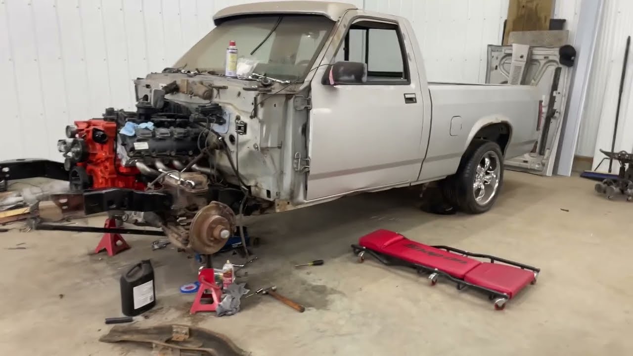 Gen 3 Hemi swap into 87 Dodge Dakota