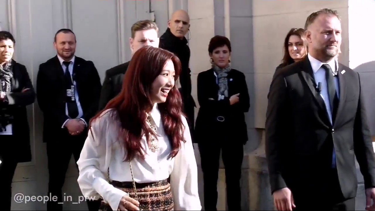 Park Shin Hye 박신혜 - Chanel Spring/Summer 2018 fashion show in Paris - October 2nd