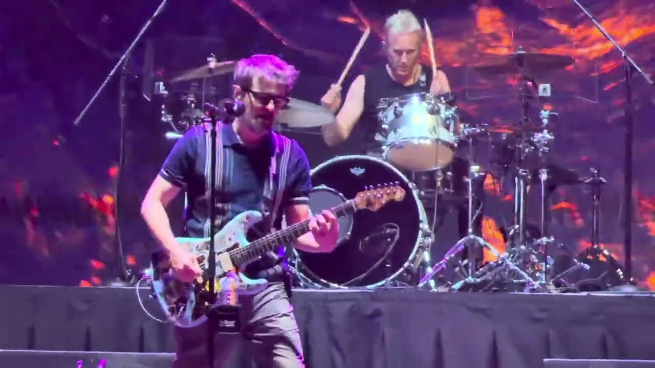Weezer - Pink Triangle - Live @ Movistar Arena, Buenos Aires, Argentina - 5/11/2025