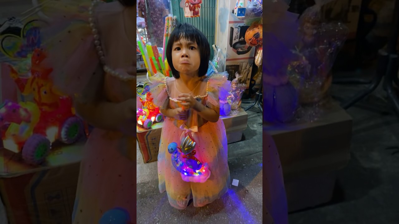 Đ&egrave;n Trung Thu Si&ecirc;u Nh&acirc;n vs Đ&egrave;n C&ocirc;ng Ch&uacute;a
