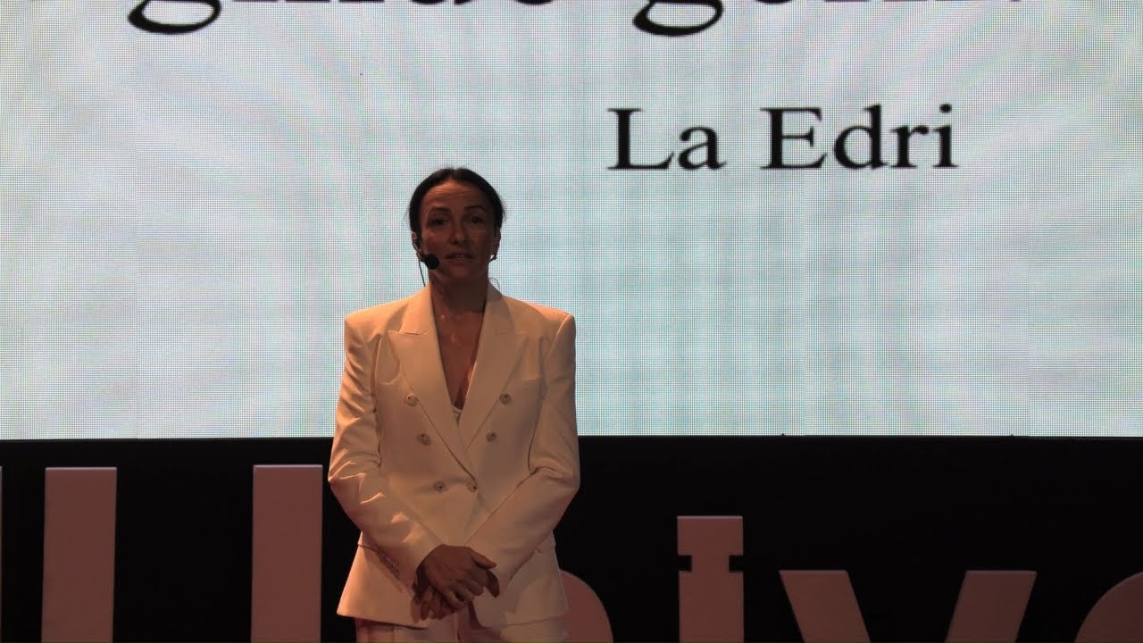 En İyi Şeyler Vazgeçmediğinde Gelir | Sinem Özler | TEDxYildizTechnicalUniversityWomen