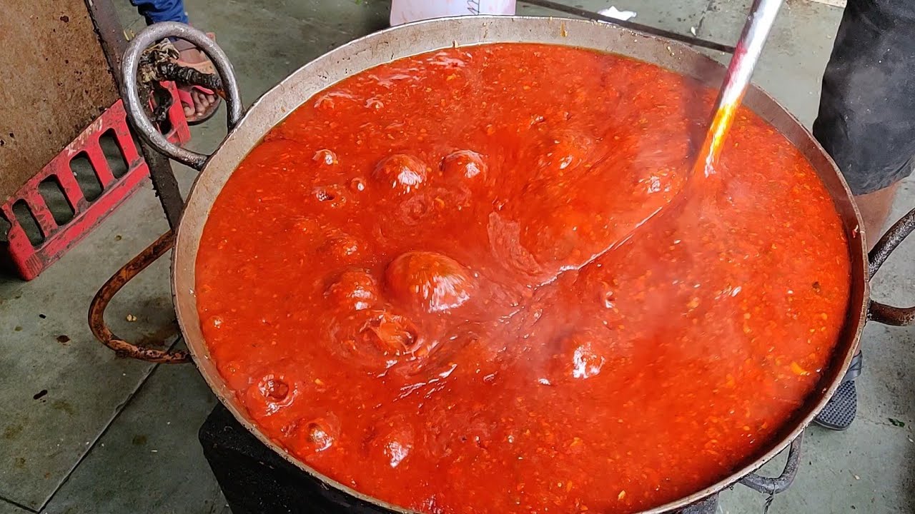 MAKING SCHEZWAN SAUCE || DESI CHINESE || INDIAN STREET FOOD