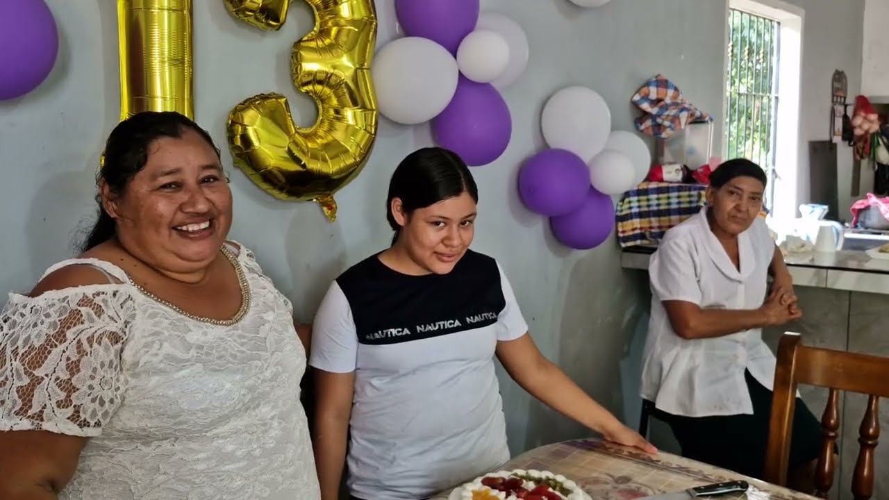 (A solo dos años de sus 15)🚨🎁Sus invitados le cantaron a Cristelita con gran emoción. 
