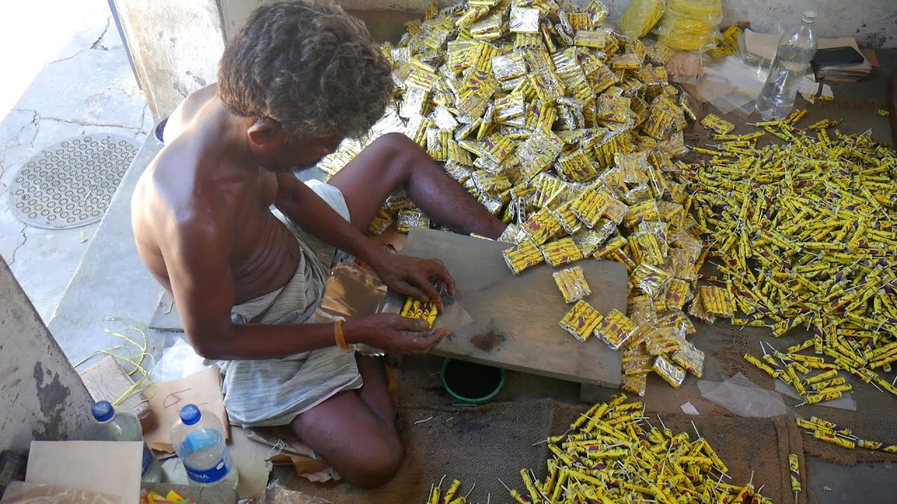Favorite Parrot Bomb - Kuruvi Vedi Making in Fireworks Factory