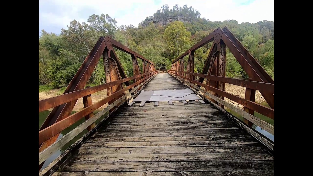 Exploring a forgotten cemetery, a historic bridge and Bee Rock!