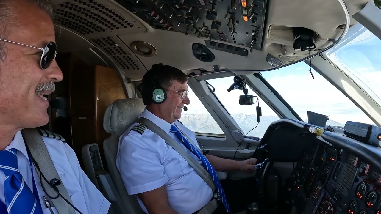 Epic Cockpit View! ✈️ Fly with Perry to Salt Lake City! 🌄