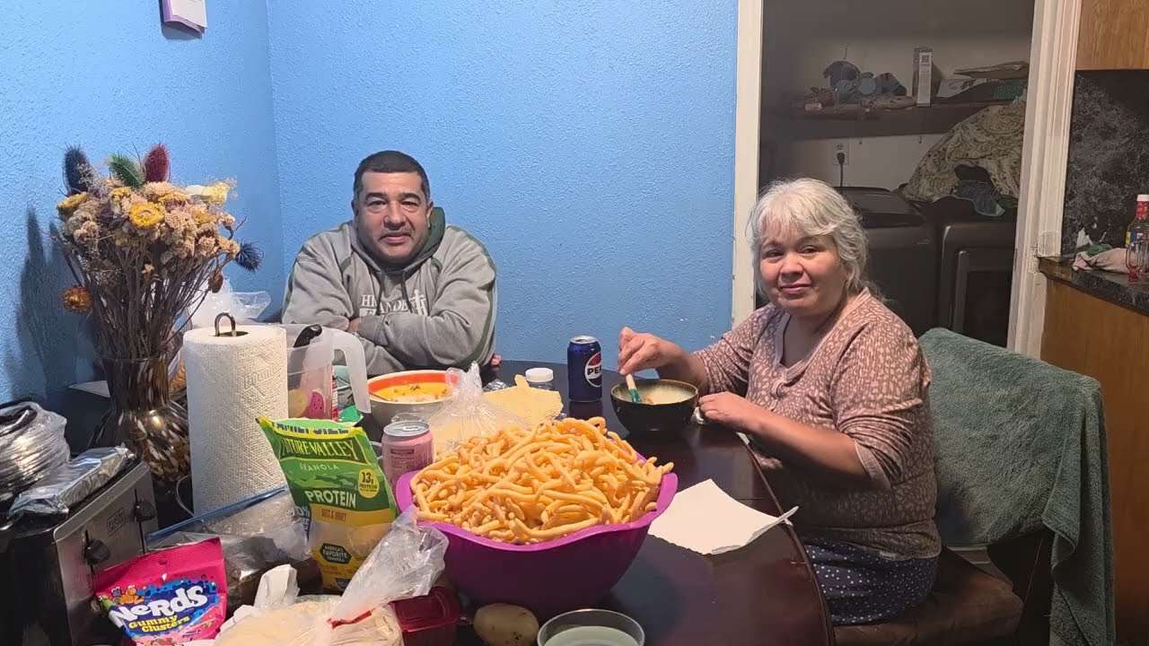 Disfrutando Las Albondigas Que Nos Preparon 