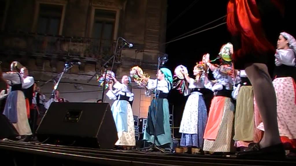 ESIBIZIONE GRUPPO FOLK 