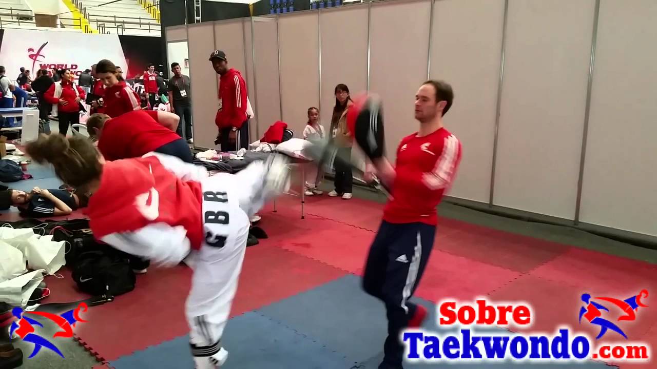 Campeona Olímpica de Taekwondo trabajando con Pal chaguis