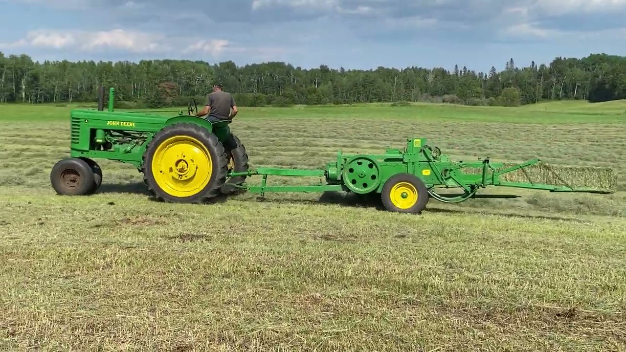 John Deere A (1942) & John Deere Square baler 14T
