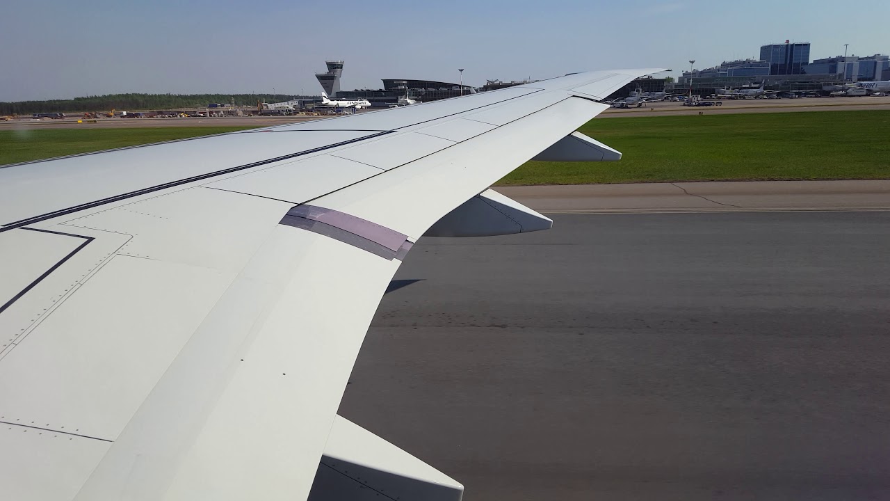 Wideroe Embraer E190 E2 Takeoff at Helsinki Airport