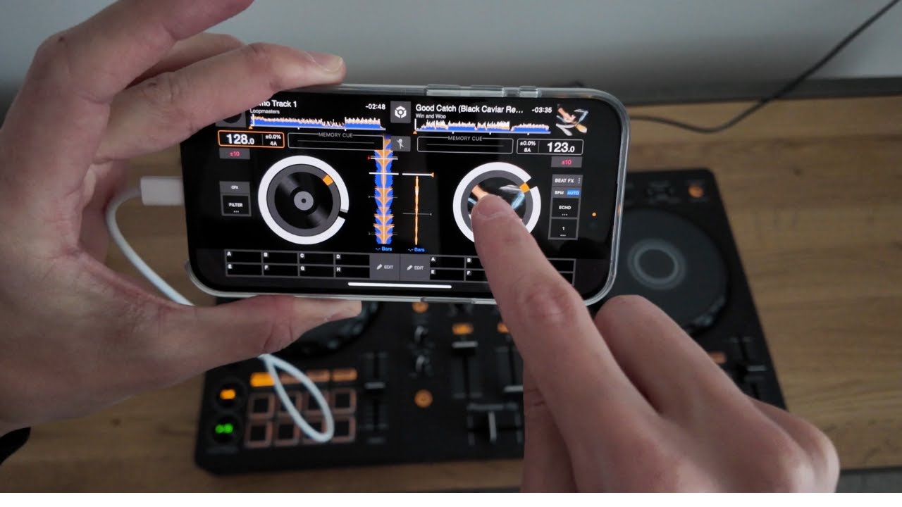 Start DJing in minutes with your phone and Pioneer DJ DDJ-FLX4