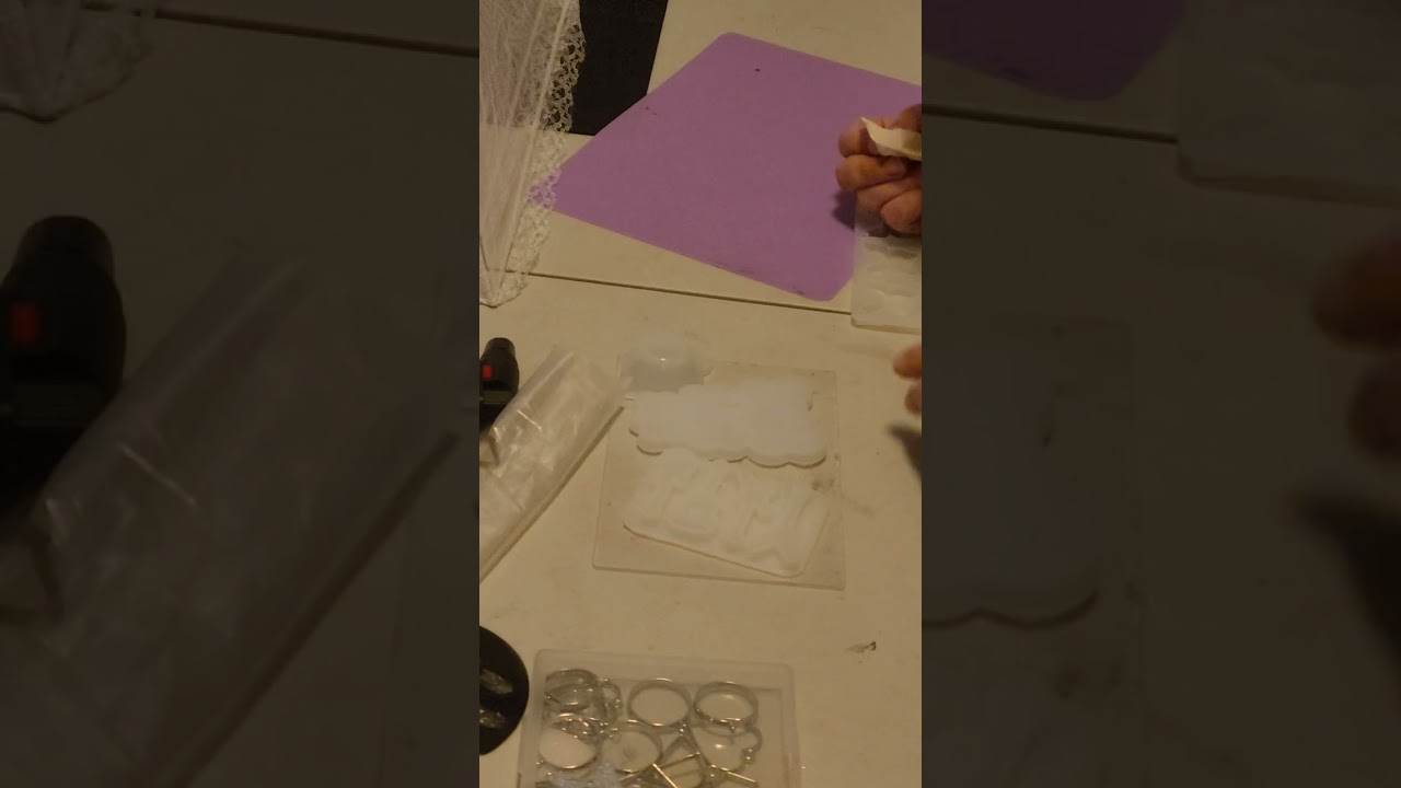 Episode#001 UV BUTTERFLIES with Let's Resin chameleon powders 
