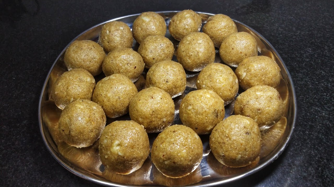 Aate Aur Suji Ki Pinniyaan | Authentic Punjabi Style Pinni Recipe   || Mohini's Meal Hub
