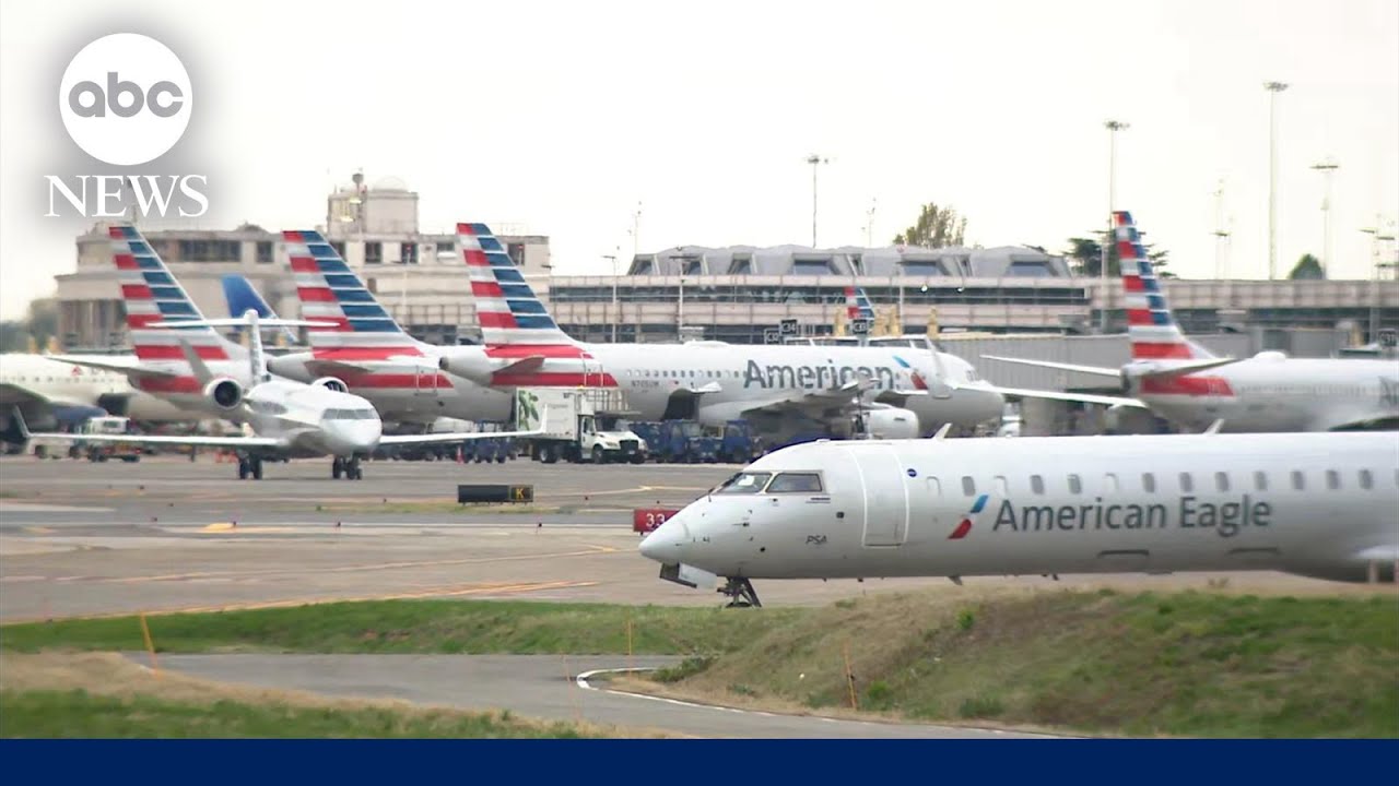 Wingtip of one plane hits another on taxiway at Reagan airport: FAA