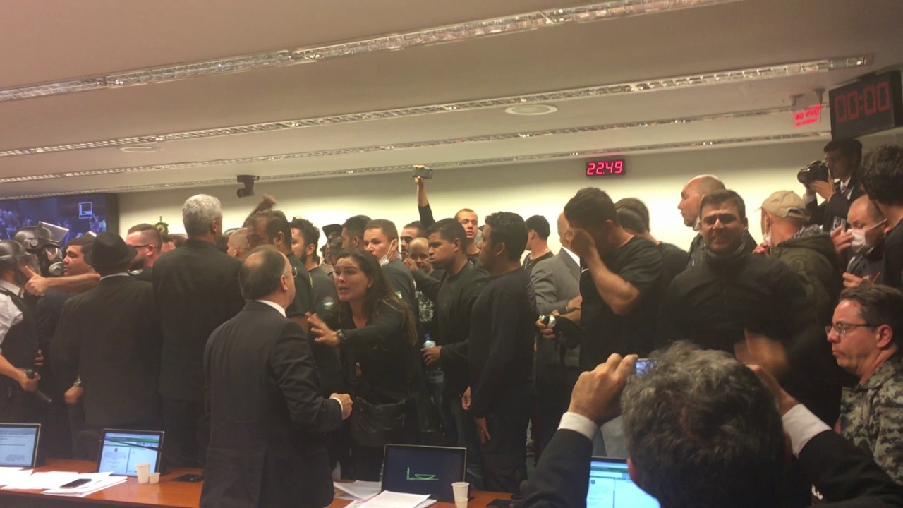 Agentes penitenciários invadem comissão da reforma da Previdência