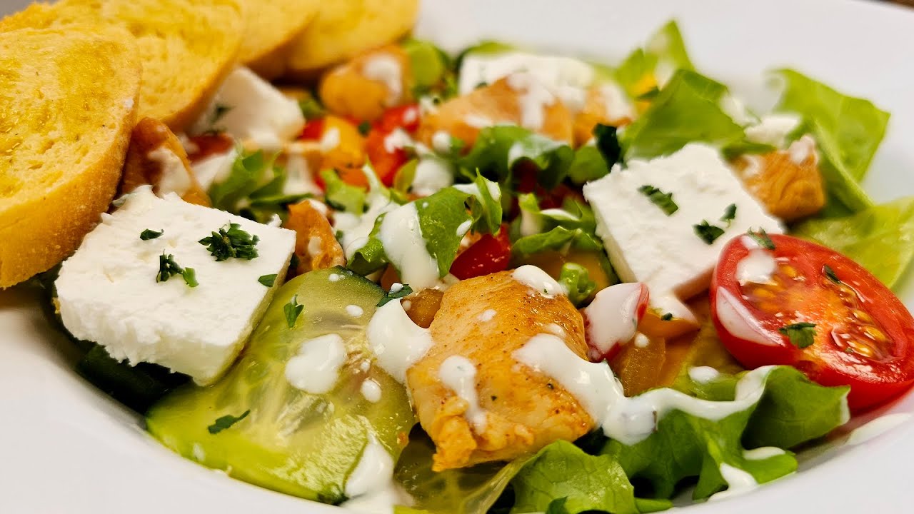 Pileća salata sa dresingom. Zdravi ručak u nekoliko koraka.
