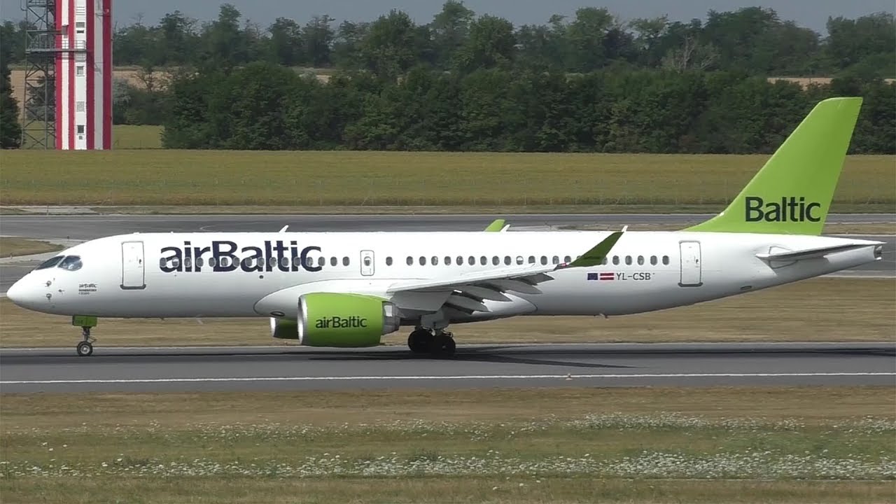airBaltic CS300 landing at Vienna Airport | YL-CSB