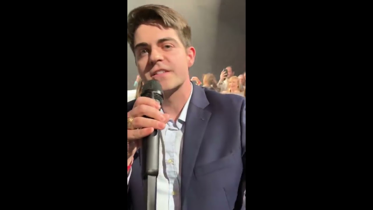 Michael Bublé hands me the mic to sing Fly Me To The Moon