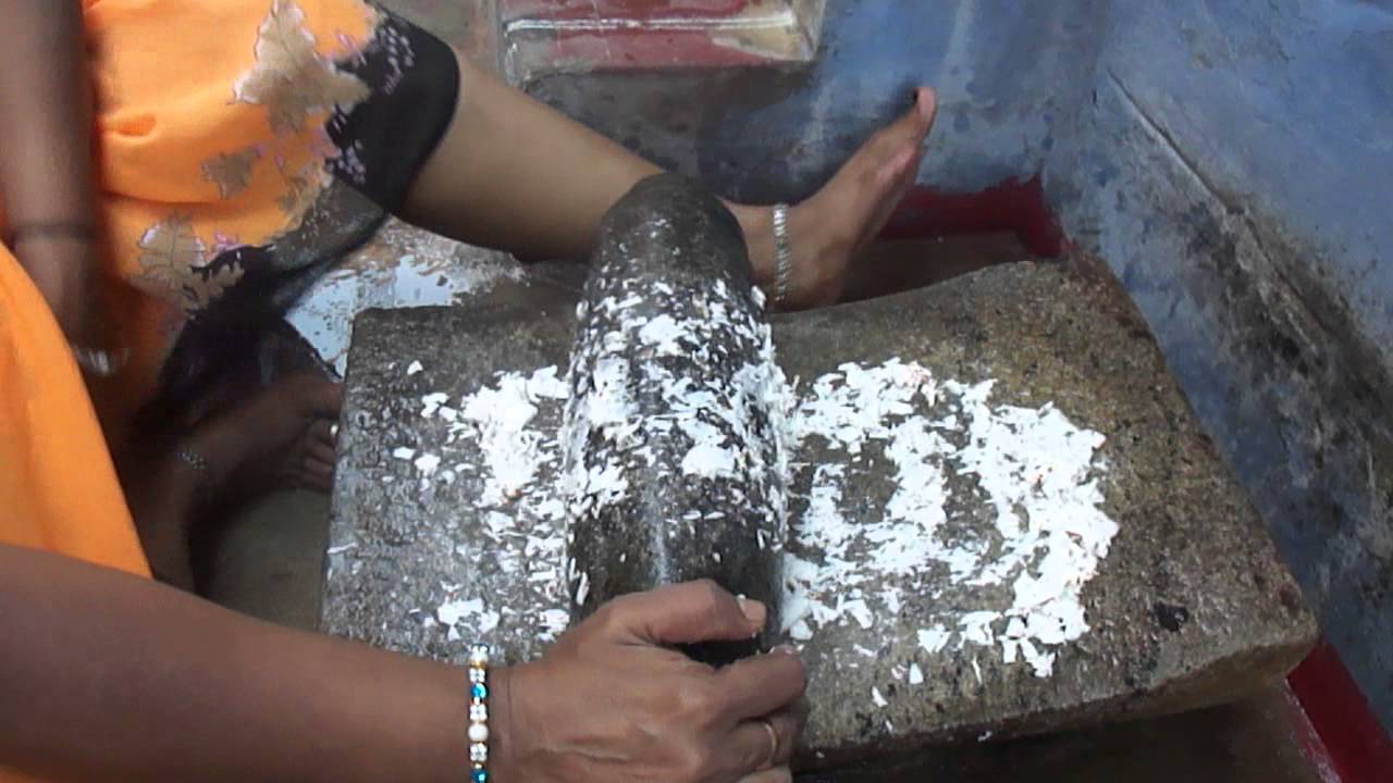 how to grind  Traditional Indian Stone Grinder 11  no current   navaneethan jelari 2012