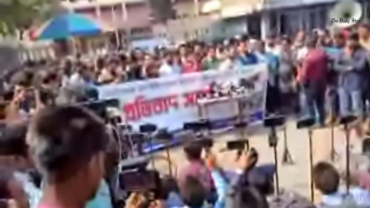 LIVE: সাংবাদিকের ওপর হামলার অভিযোগে শাহবাগে প্রতিবাদ সমাবেশ