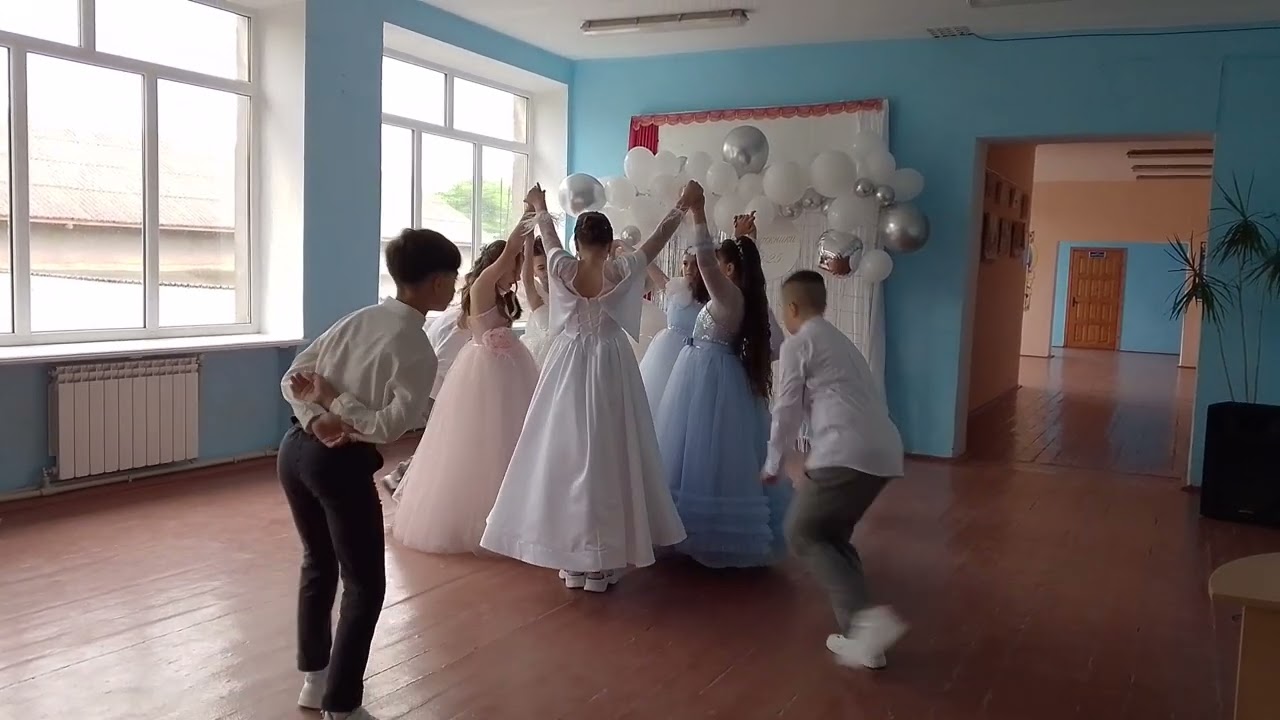 Vals (clasa a 4-a, CIE Dimca, diriginte Mihailiuc A.V.)