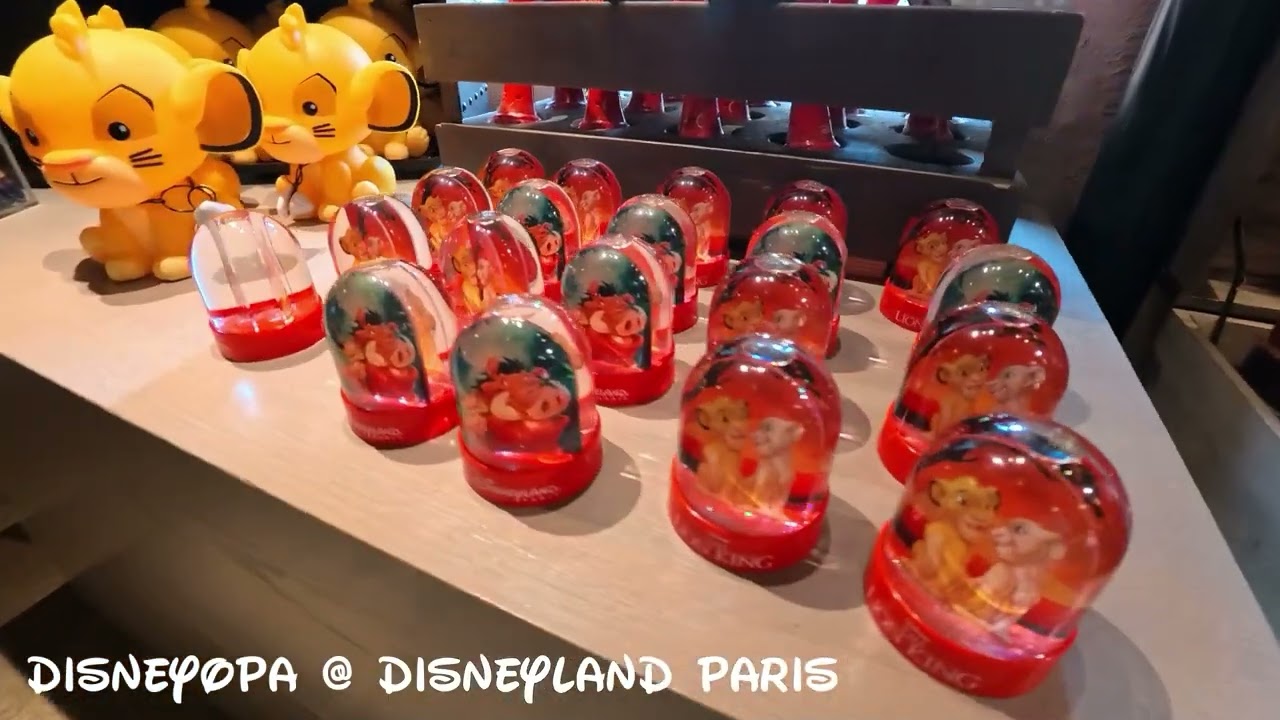 LA GIRAFE CURIEUSE - SHOP WALK THROUGH - Disneyland Paris - DisneyOpa