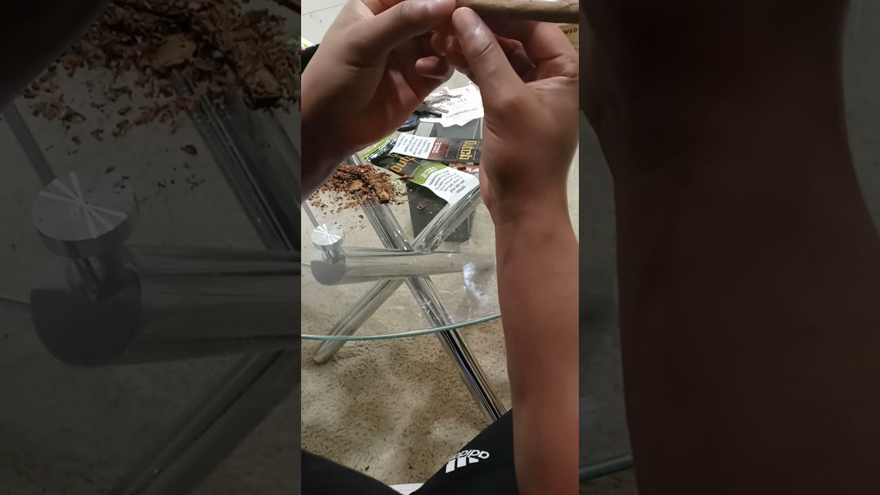 How to roll a perfect blunt.