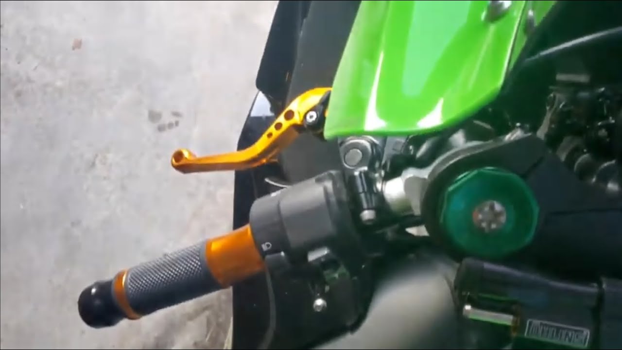 ZX10R 2020 gets new clutch and brake levers.