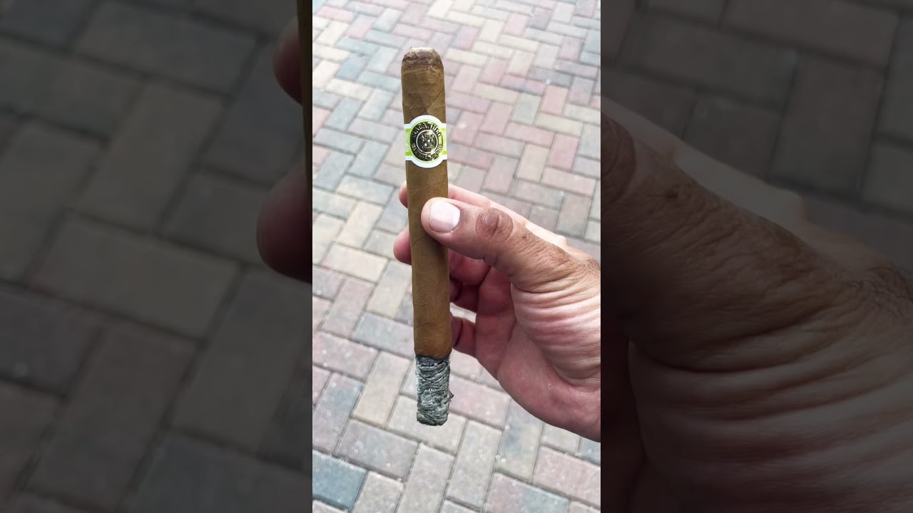 💨🍂 Macanudo Cafe cigar. 