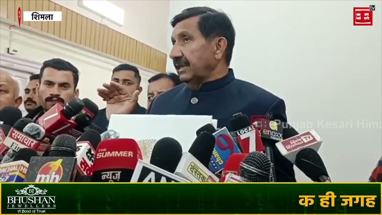 विधानसभा में भारत के संविधान की किताब लेकर पहुंचे डिप्टी CM,विपक्ष को सुनाई खरी-खोटी