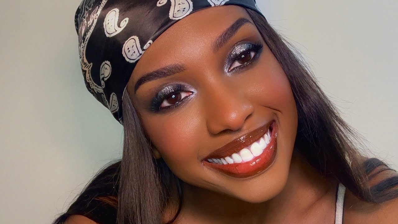 Mon retour sur YouTube avec un Smokey Eyes Argenté 