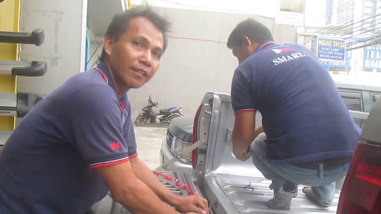 #ToyotaHilux2016 #BedlinerInstallation How To Install Genuine Bed Liner &Roller Lid On Toyota Hilux
