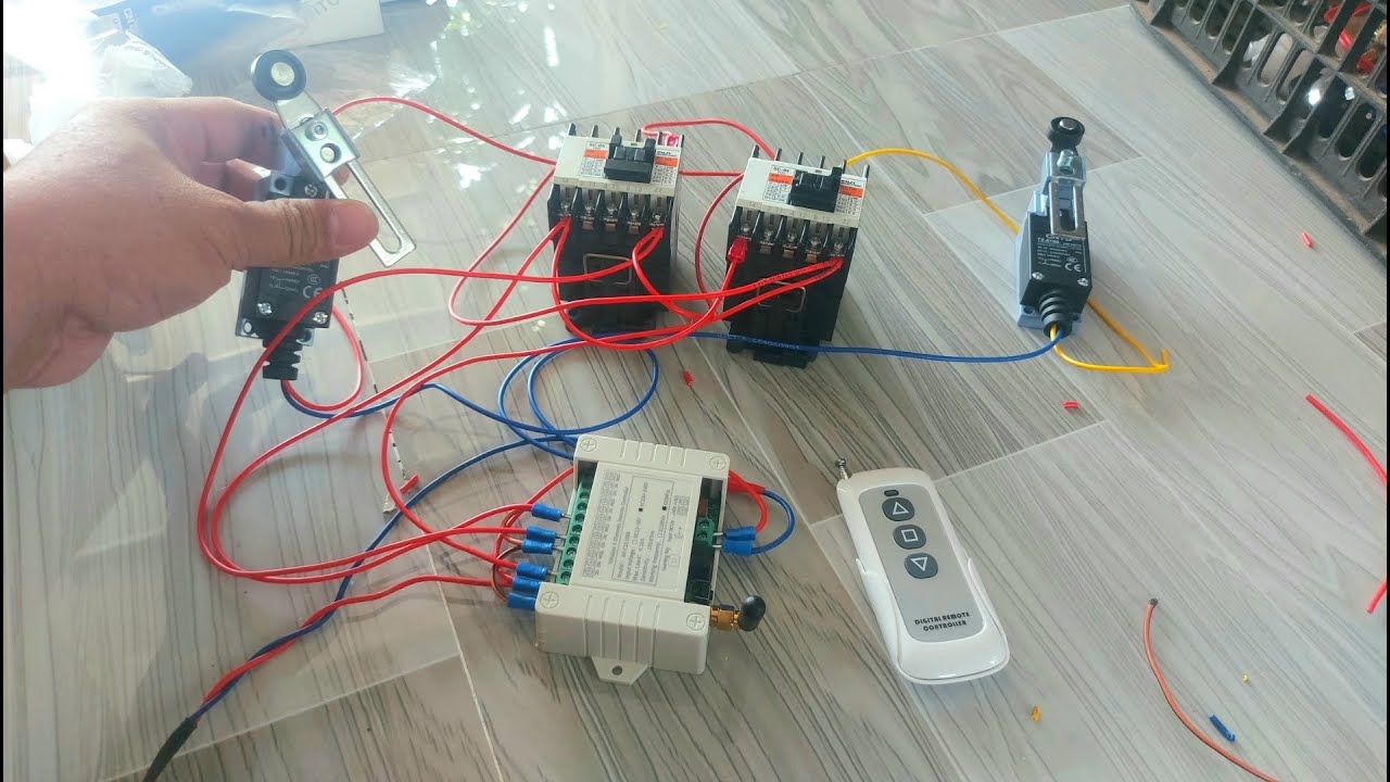 Đâu dây sẳn và học lệnh tay khiển đảo chiều cho khách
