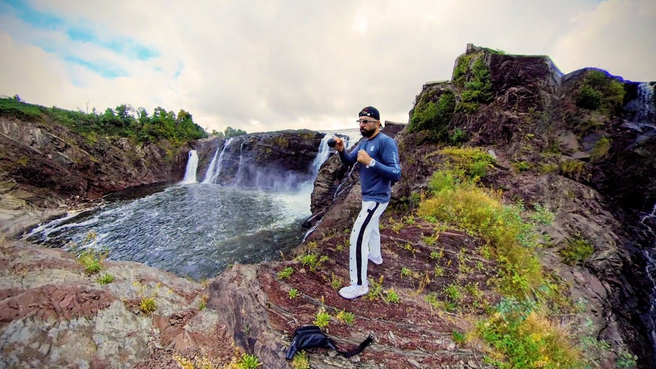4K REFLEX BALL ON TOP OF THE CHAUDIÈRE FALLS QUEBEC CITY LEVIS 