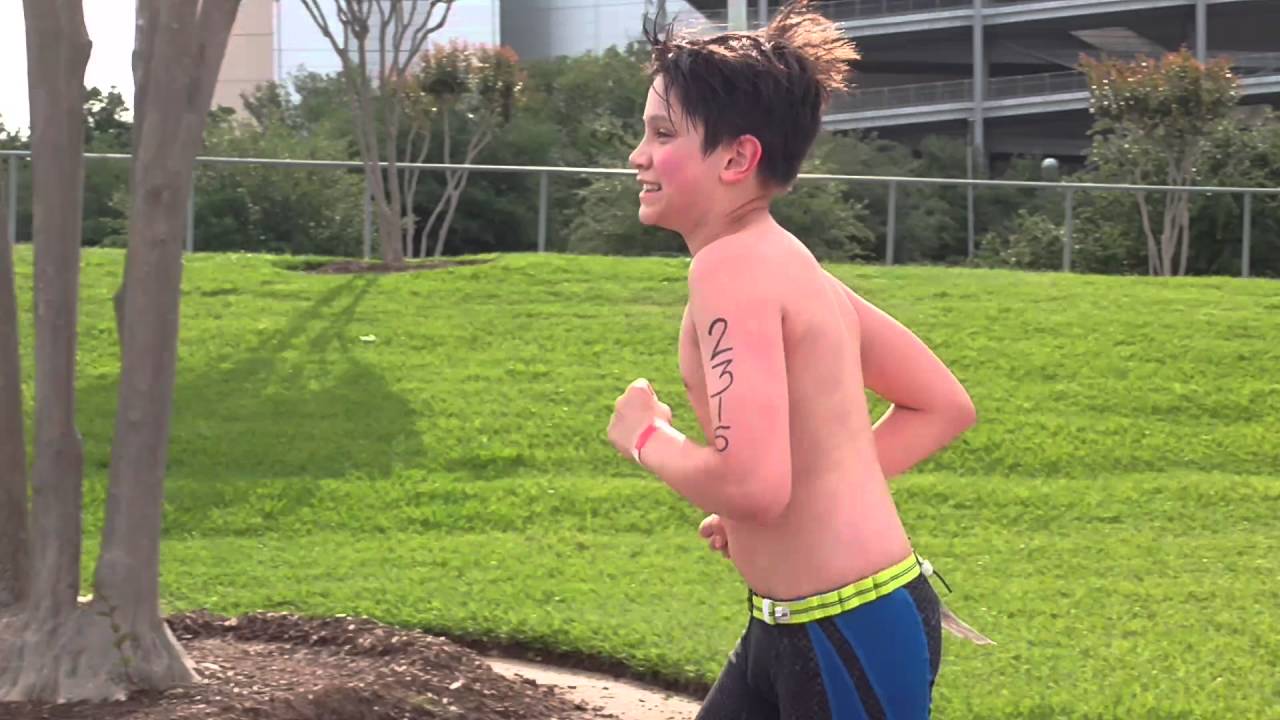 Kids Triathlon 2016. Aidans big finish.