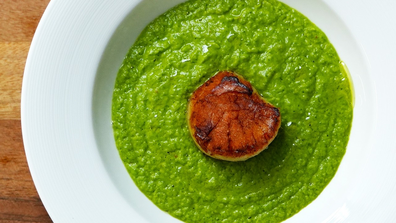 Pan-Seared Scallop with Pea Purée - A Fine Dining Classic Made Simple