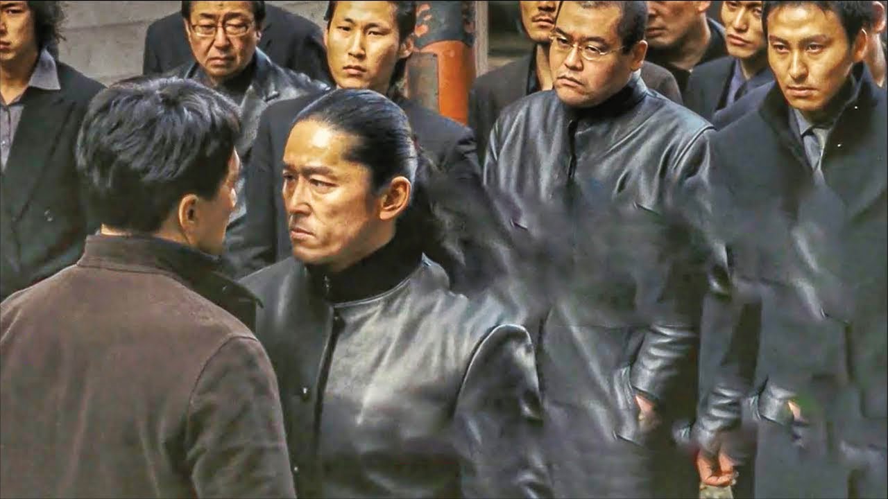 Gangsterii nu știu că acest om liniștit este șeful mafiei japoneze, dar vor regreta în curând.