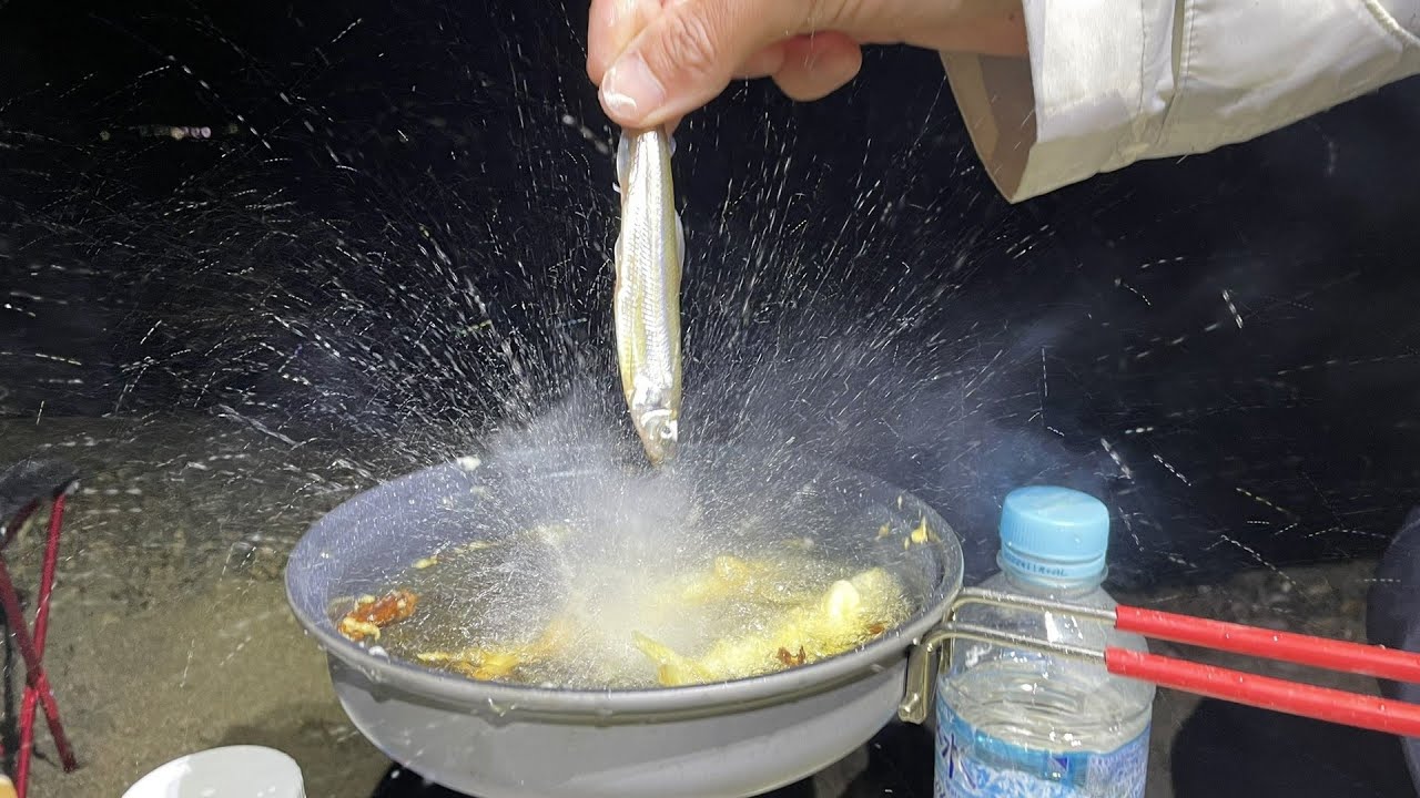 はじけるおいしさ、琵琶湖でワカサギ獲ってその場で油に投入