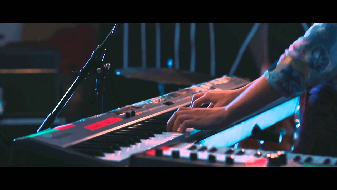 Eva & Manu - The World Is Too Busy (Live)